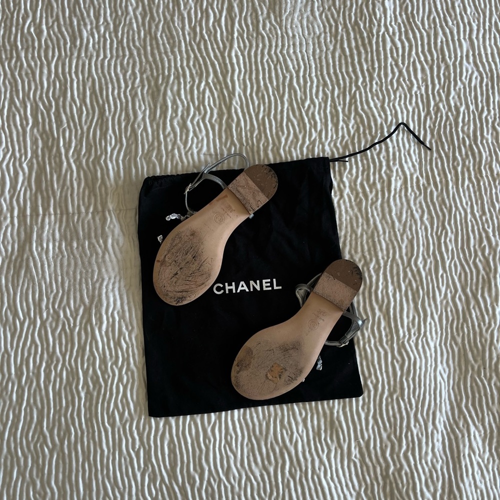 Authentic Chanel Pearl embellished sandals - Picture 9 of 17